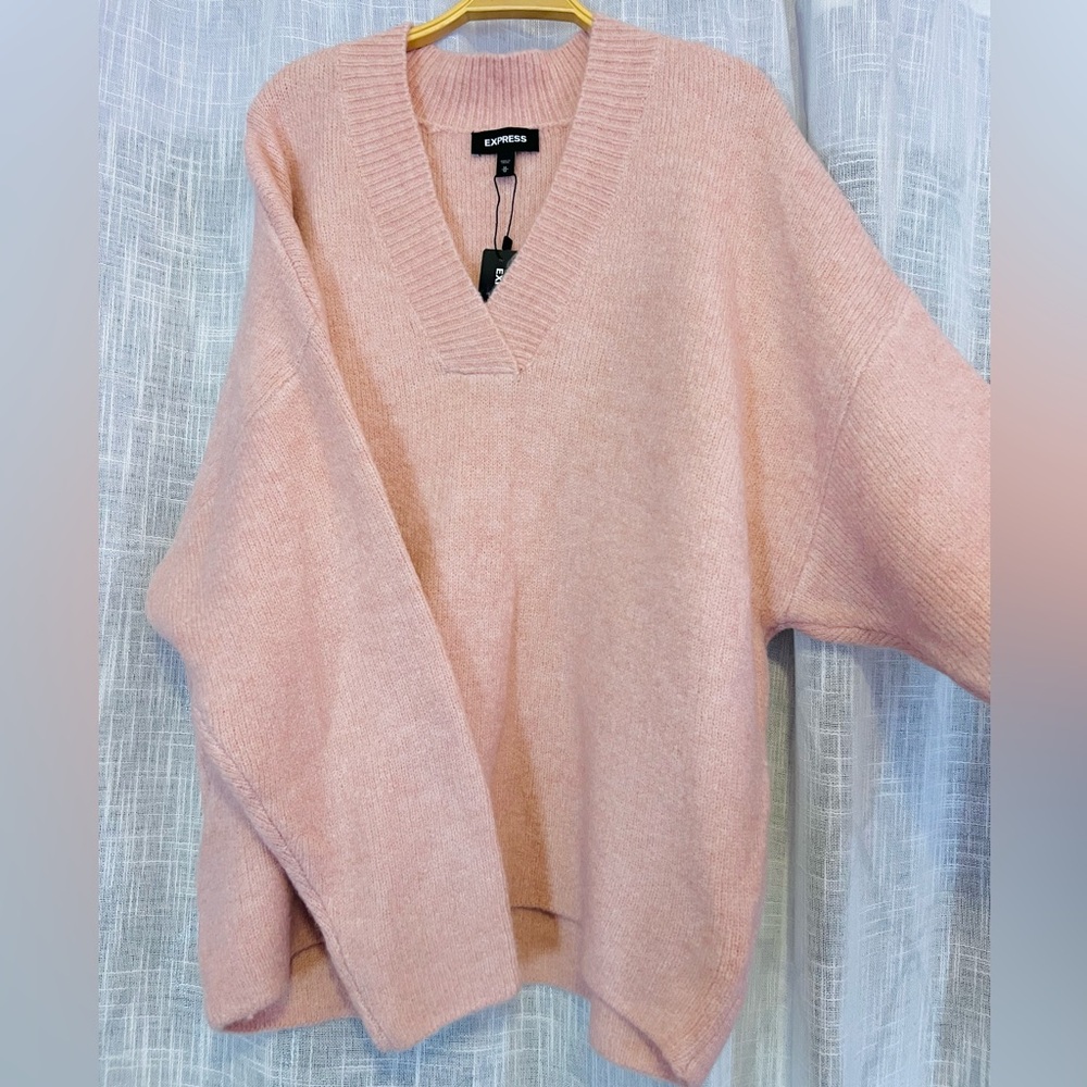 Express - (M) Soft Pink Oversized V-Neck Sweater